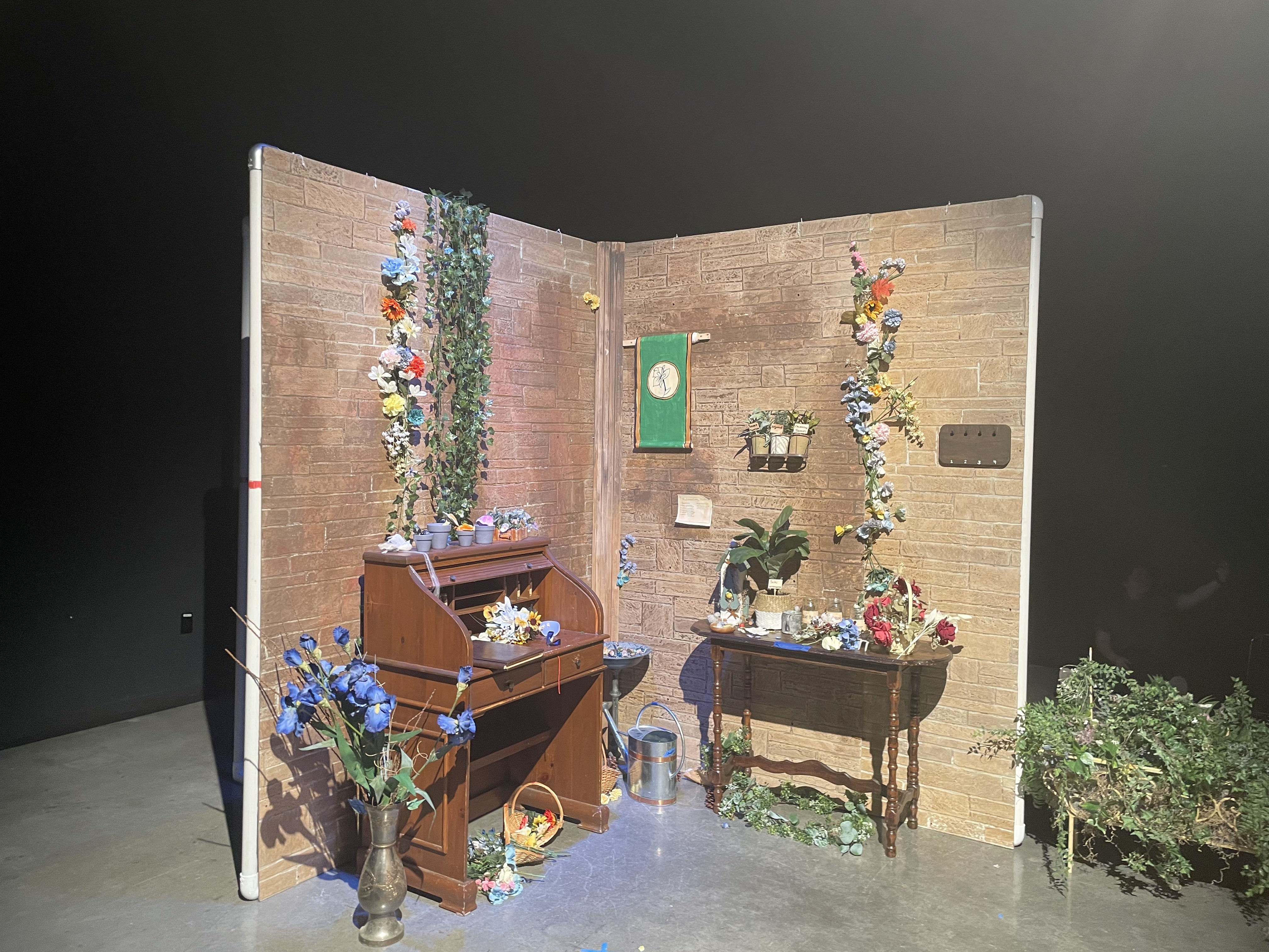 Flower Set Dressing